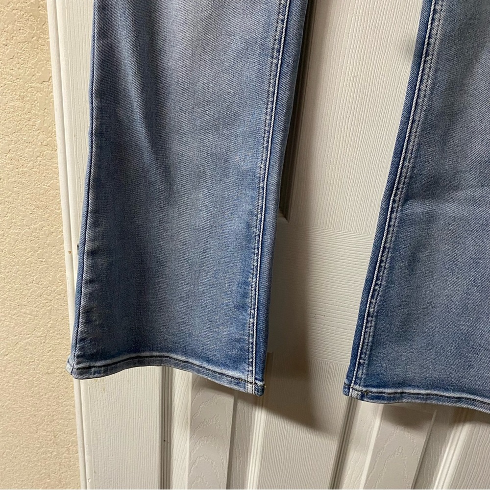 KanCan High Rise Flare Leg Light Wash Blue Women's Cotton Blend Jeans Size 31” - Picture 6 of 15